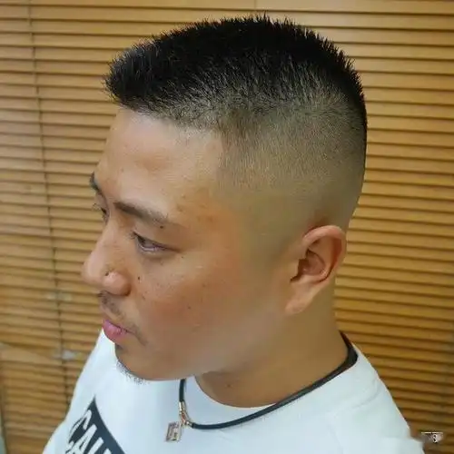 越来越多男士发型这样剪,清爽帅气显精神,剪完你也是男神