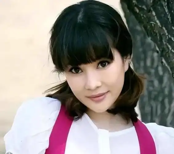 小品女王杨蕾:跟戴志诚离婚19年,两人差距截然不同又让人清醒