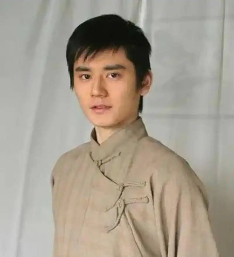 钱枫年轻时也蛮帅的