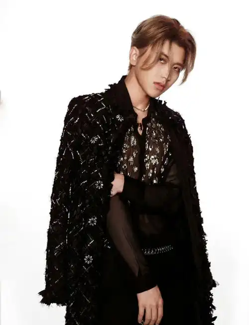 蔡徐坤秋冬高定