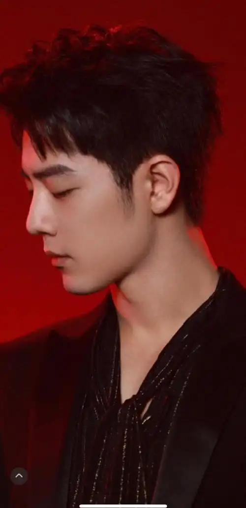 肖战好适合戴眼镜##肖战工作室发了15宫格##肖战