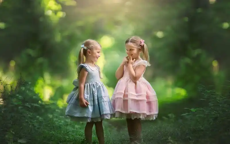 壁纸 两个小女孩,快乐,裙子,孩子,夏天