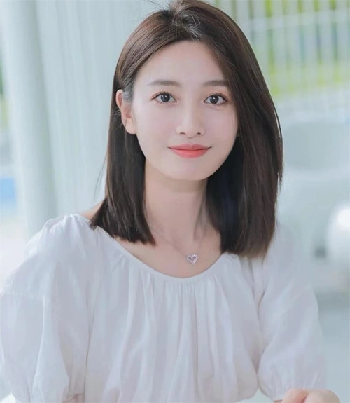 被人夸到爆的发型 干练气质齐肩直发_直发发型 - 美发站