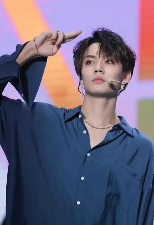 香蕉娱乐前经纪人爆料,林彦俊尤长靖出道公司没花钱,粉丝有点懵|王