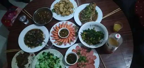 中国人的年夜饭是家人的团圆聚餐,这顿是年尾最丰盛,最重要的一顿晚餐
