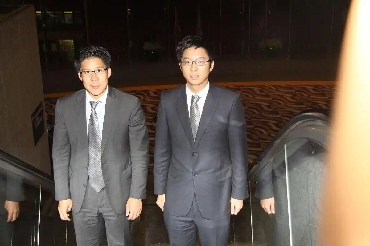 大家发现未婚的霍启山,真的很在意形象,被雨淋了以后,感觉还用发蜡