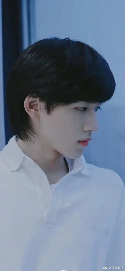 宋亚轩窗边白衬衫写真#小宋老师今天是日系满满的男高中生了!