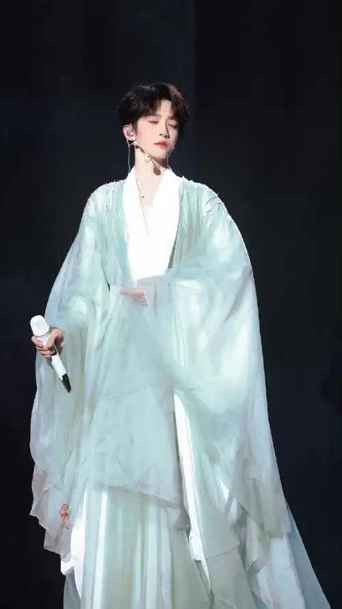 您好为您查到最佳人选 刘宇不论是穿汉服还是常服都超级让人惊艳的