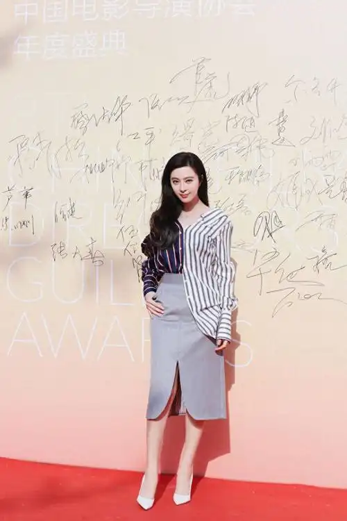 范冰冰美貌走浓烈风穿亮片旗袍配毛线袜齐刘海撩人感依旧不减