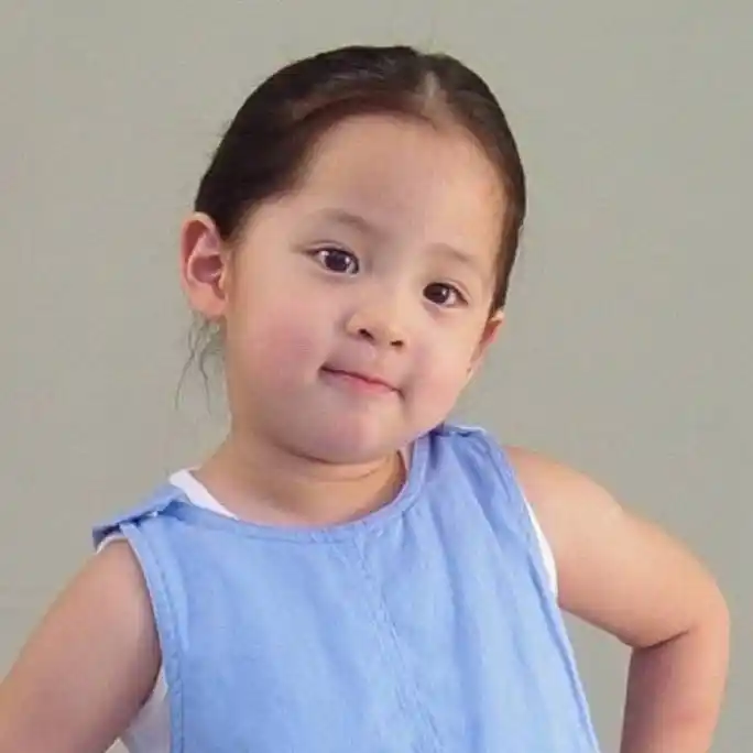 欧阳娜娜小时候也太可爱啦29˙―˙29