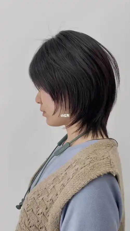 日系短发鲻鱼头发型