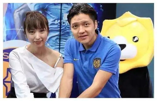 当时汪嵩和曾美娟被认为中国足坛的最般配的情侣,因为曾美娟除了气质