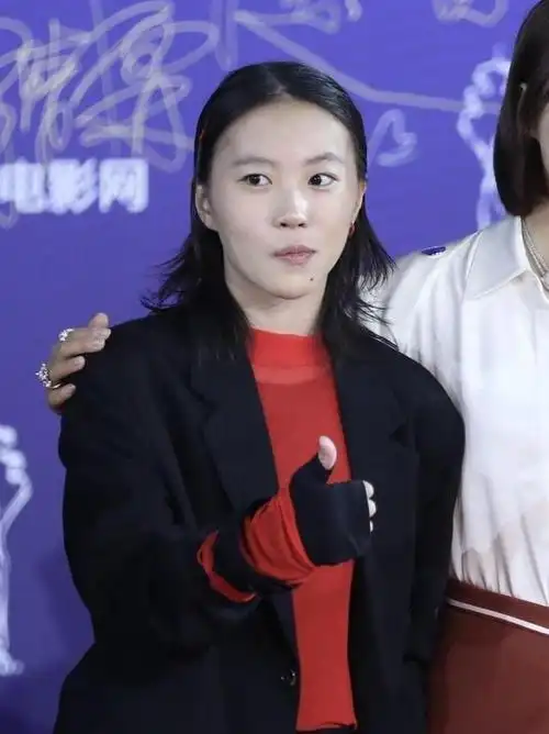 "天后之女"窦靖童:当王菲的女儿,是幸运也是不幸