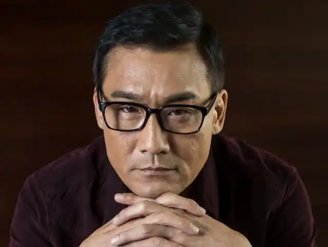 梁家辉是祖籍广东的中国香港华语影视男演员,主演过《监狱风云》