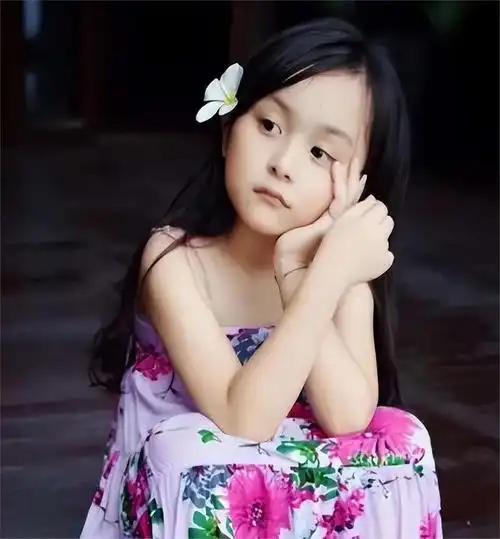 两岁出道年收入百万因长相甜美被禁止整容的刘楚恬现在长啥样