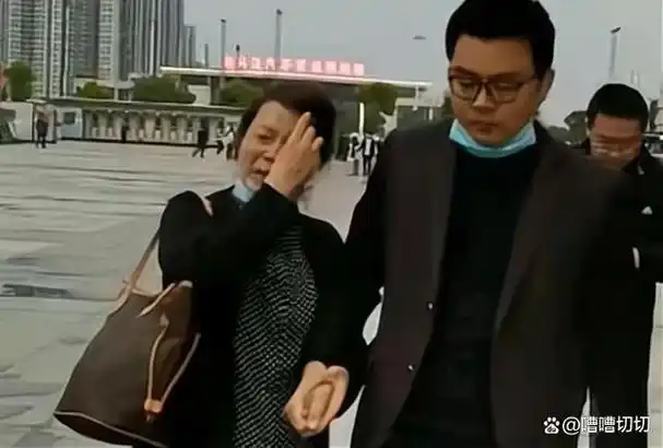 田静晒全家福,郭威的形象变化大,网友的评论出奇的一致