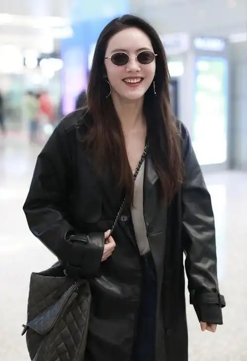 借鉴女明星的黑色造型