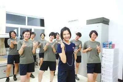 组图阅兵唯一女兵方队队员3小时军姿不动靴子倒出水