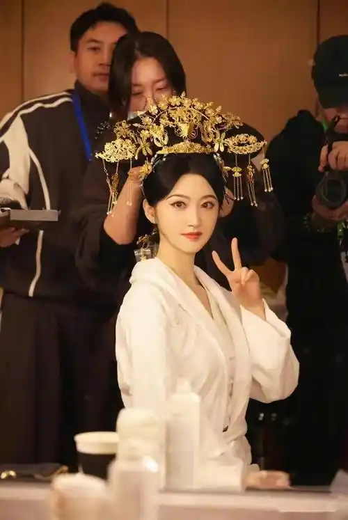 「景甜旗袍造型美得令人窒息,这谁顶得住她的魅力?」