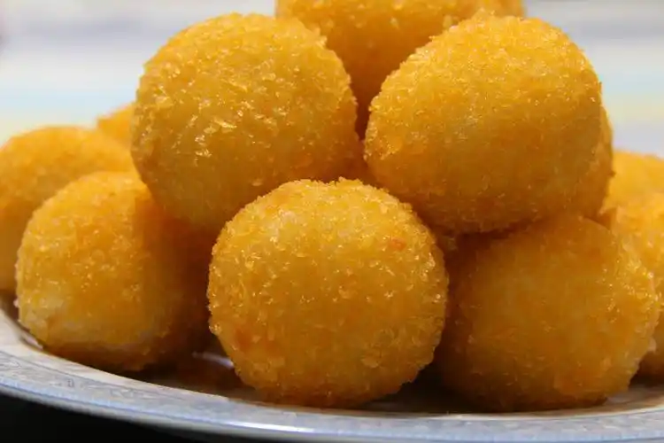 正月十五吃炸元宵比汤圆看着喜庆