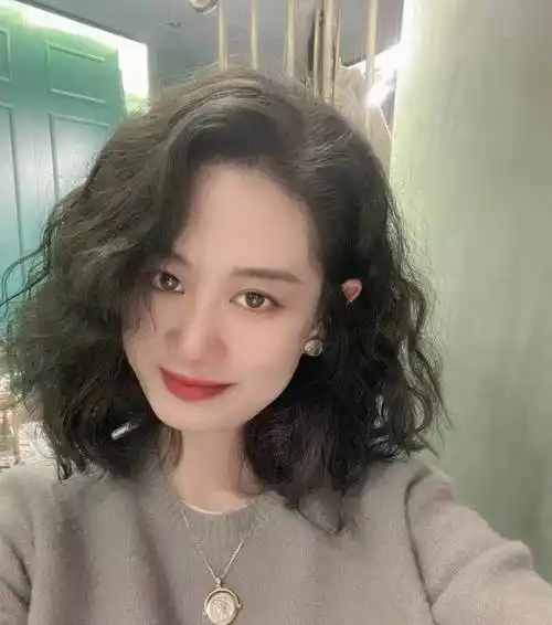 40岁女人要避开这几款发型,第一款显脸大,最后一款土气又显老_影响