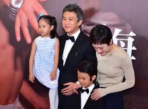 邓超为女儿做生煎包全部被煎糊烧焦会致癌直呼心态彻底崩了