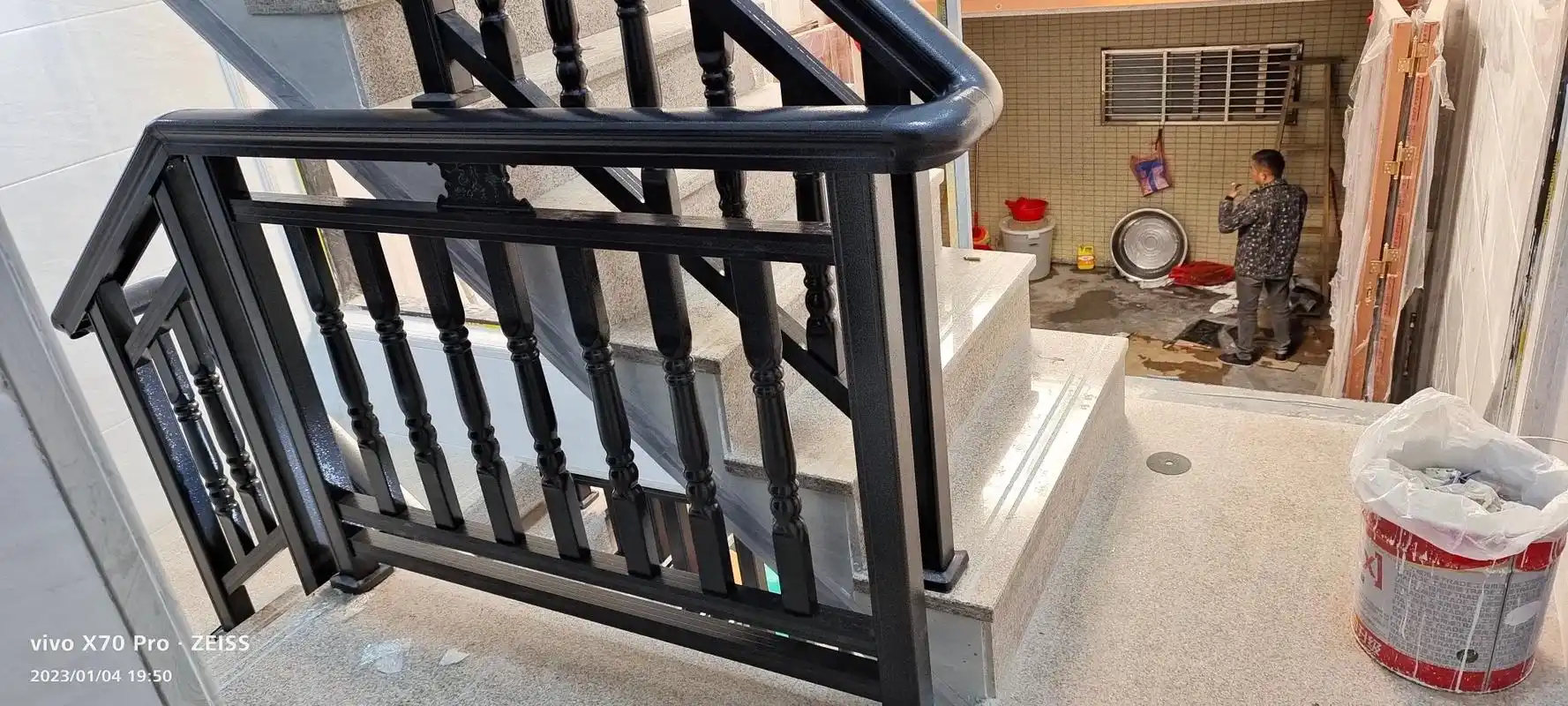 爆花银98/5395#全铝楼梯扶手 #护栏安装施工 #看上的 - 抖音