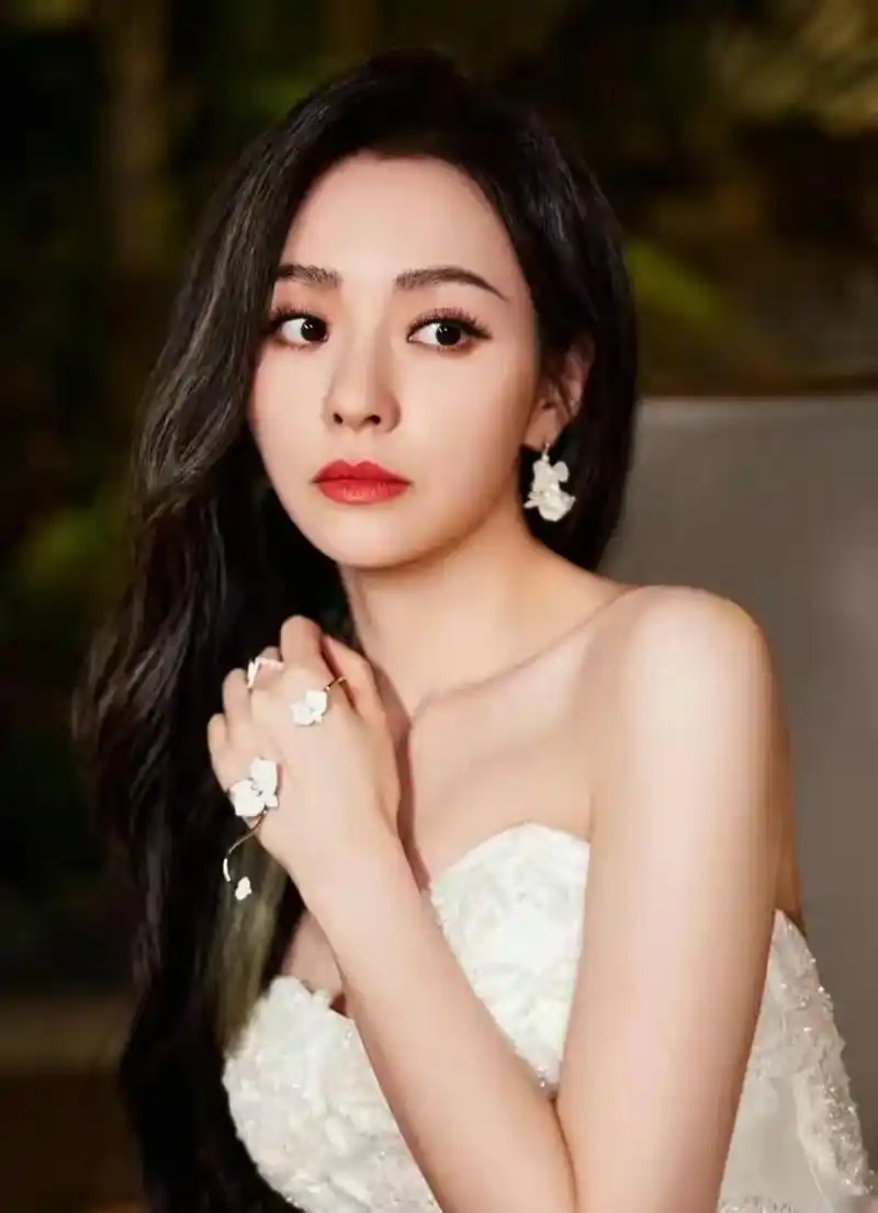 歌美人甜,张靓颖走性感路线,丰腴迷人,实力唱将,性感女神#张靓颖