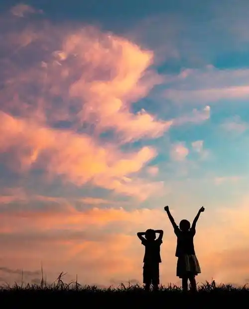 一位有爱的爸爸记录下了唯美,温暖的姐弟日常