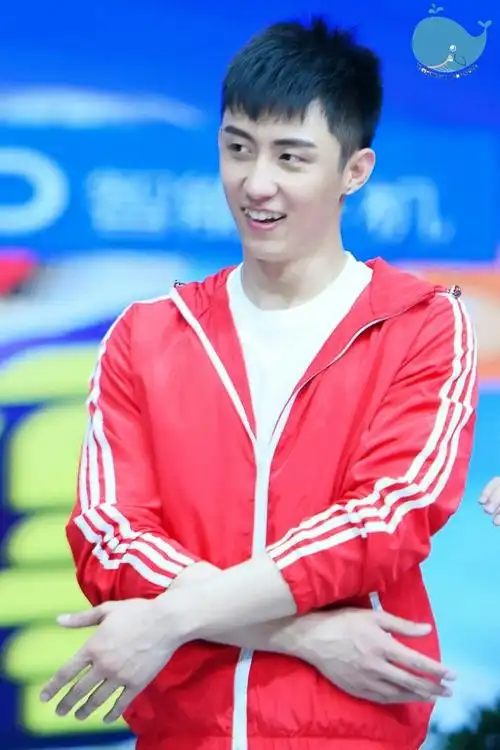 上节目前手还贴着膏药~实力心疼施个魔法保… _ 至爱瑜洲 人物 [图片