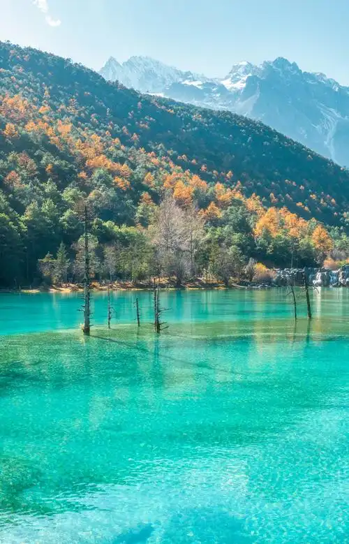 云南丽江玉龙雪山蓝月谷秋天秋色自然风光 - 旅行摄影杨小蟹 - 图虫