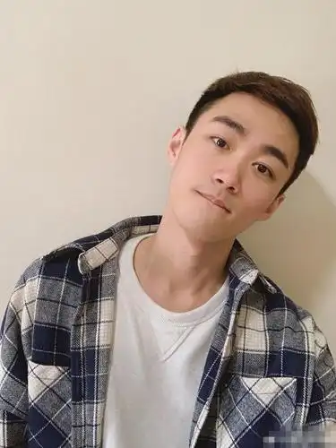 不求人汤圆恋情因切换网络曝光被迫官宣其实蛛丝马迹很早就有了