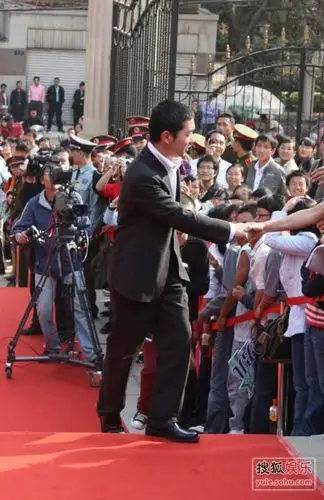 邢佳栋走红毯