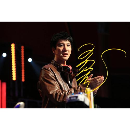 6寸  王力宏          亲笔签名照片38   号