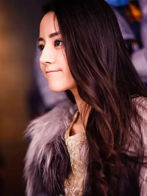 新生代甜美女神迪丽热巴