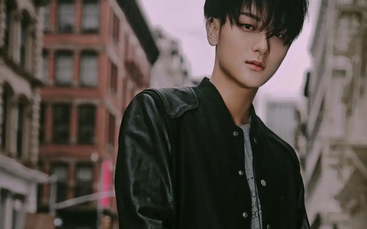 黄子韬最帅街拍写真图片桌面壁纸高清大图预览1920×1200_大陆明星