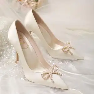 婚鞋女2020新款婚纱白色高跟鞋蝴蝶结珍珠水钻单鞋伴娘新娘鞋子