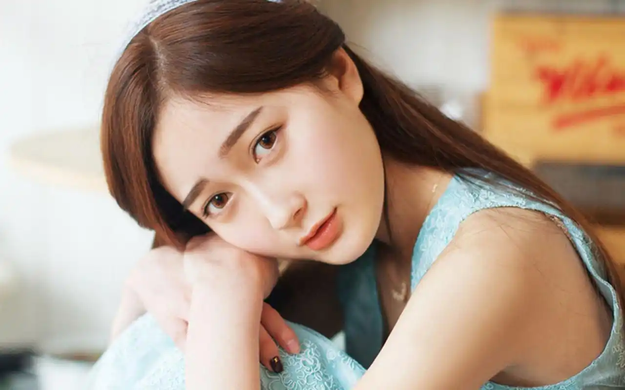 温婉清纯美女气质养眼写真图片桌面壁纸