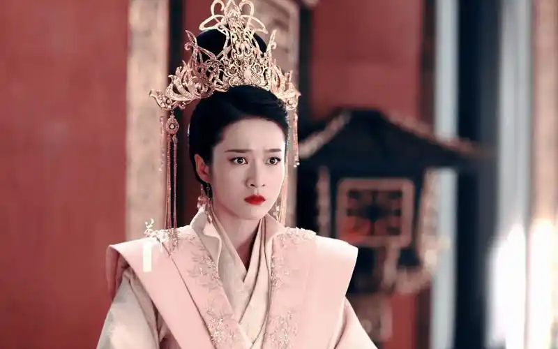 张雪迎容乐│美颜攻击花落城中如你回眸│白发│花雨落