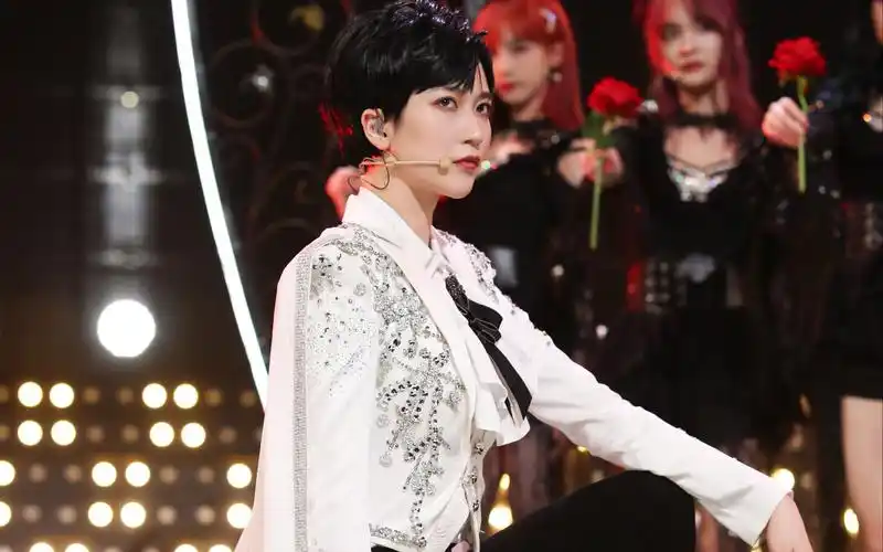 【吴哲晗】【直拍】《花园舞曲》救命,这也太让人脸红心跳了!