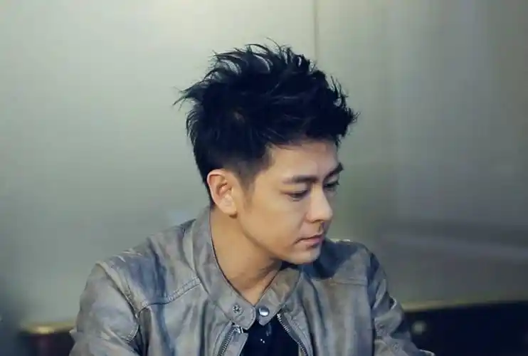 原创46岁的不老男神林志颖出道28年分享美照2个亮点是否注意到