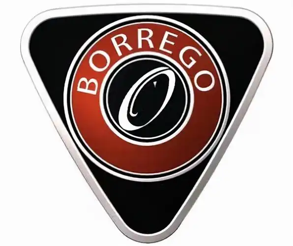 同样来自韩国的品牌起亚,在一些特殊车型上也使用了非常规车标,霸锐就