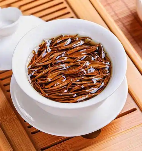 不仅体现了丰富的香气,还保证了茶汤的醇柔清爽,更造就了它紧秀细嫩的