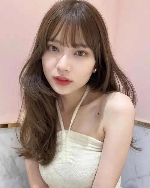 tony取名为梨木棕色找@贝子染了一个比较深的颜色看久了浅色的头发看