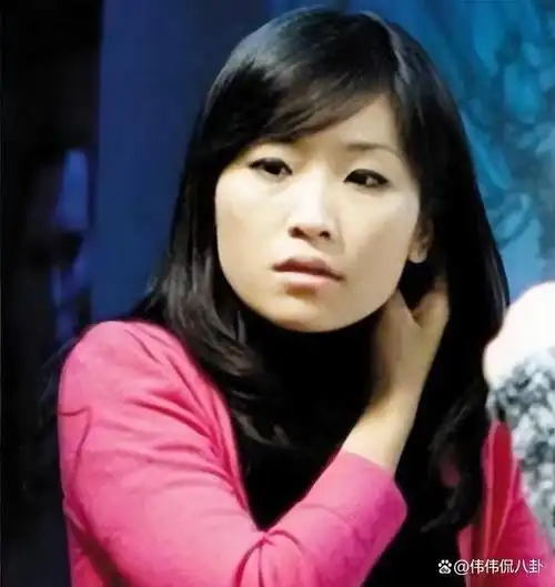 看着父亲张艺谋移情别恋离婚又再婚的张末依旧相信爱情