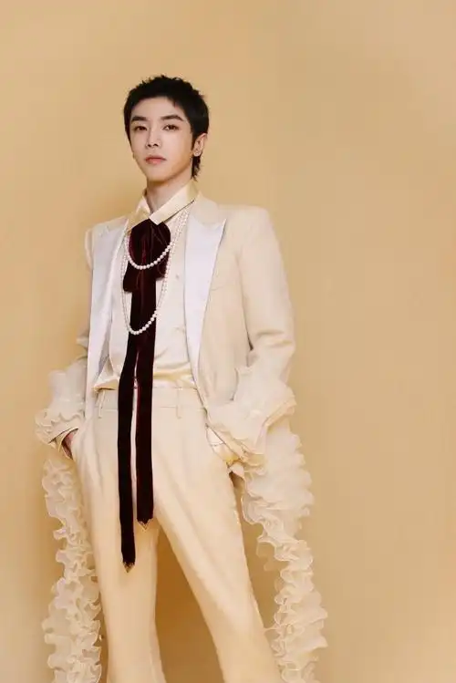 华晨宇湖南卫视跨年晚会造型