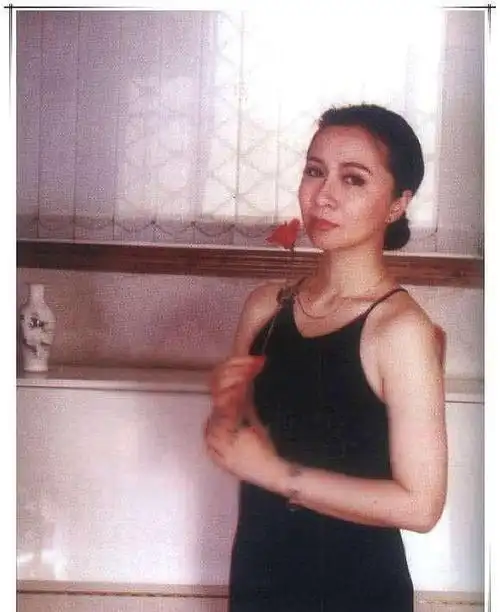 回顾蔡明儿子丁丁36岁仍未婚无子女是蔡明的骄傲也是她的心病