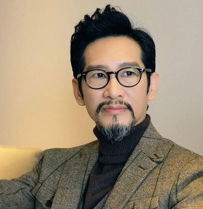 [原文:"模范孝子"王劲松:父亲.