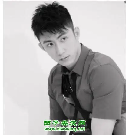 短碎发男生帅气发型 示范男生短碎发如何扎最帅