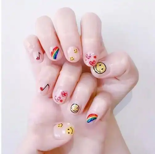 短甲美甲清透(夏天流行的手指甲美甲款式图片)